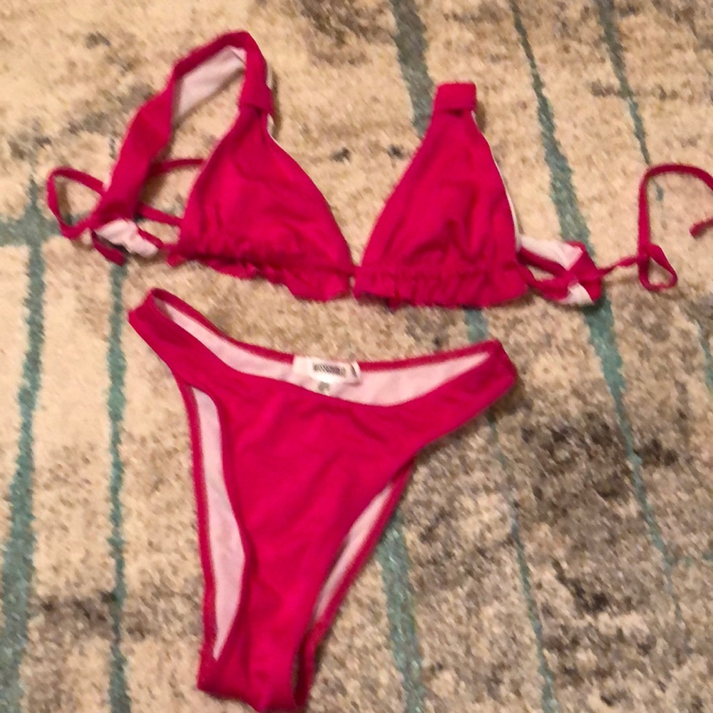Hot pink two piece - Picture 3 of 4